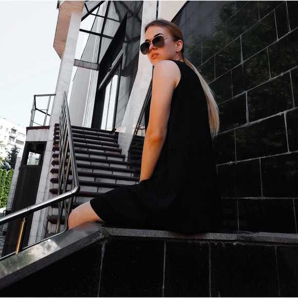 Meet your Posher, Masha 👋🛍️💙💛 - Picture 3 of 5